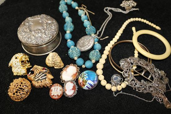 Quantity of silver and costume jewellery, including a locket, brooches, albert and silver trinket box